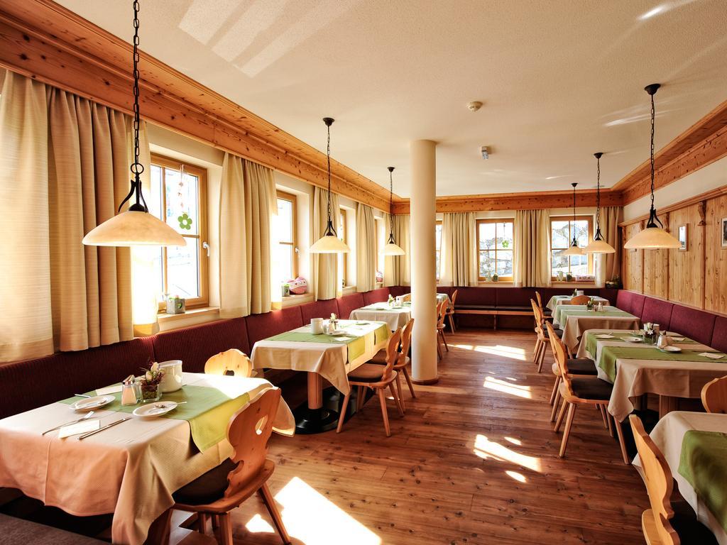 Hotel Röck Garni Fiss Exteriör bild