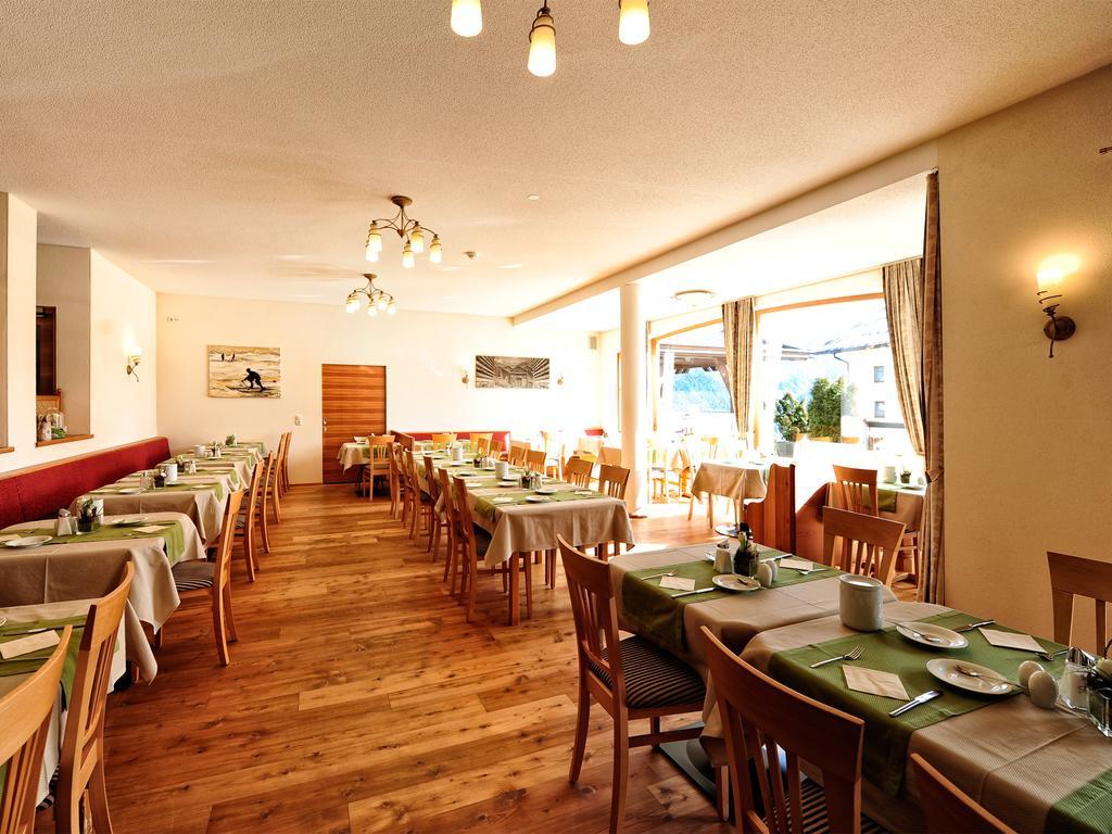 Hotel Röck Garni Fiss Exteriör bild