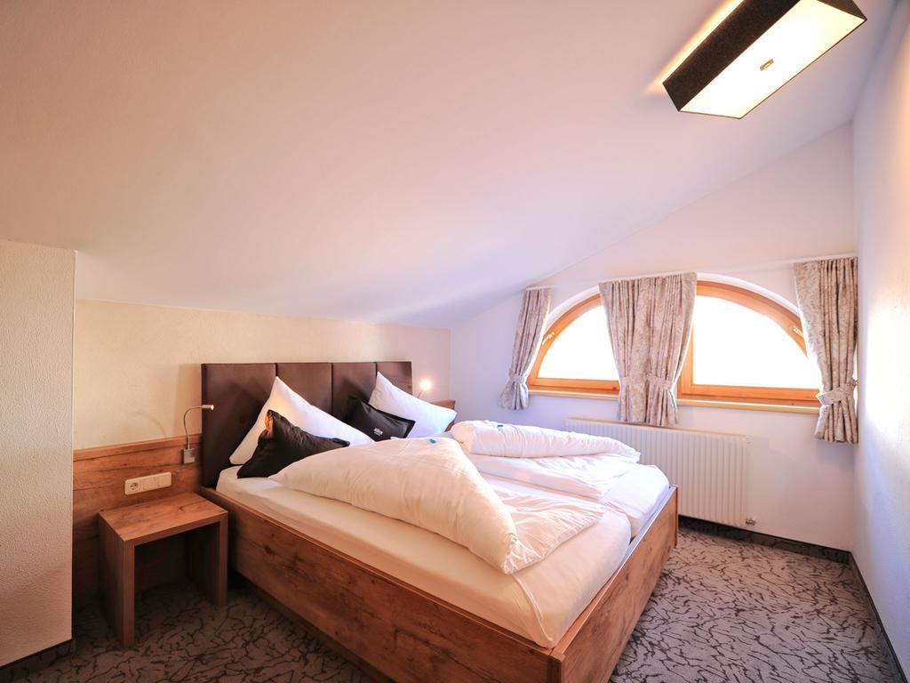 Hotel Röck Garni Fiss Exteriör bild