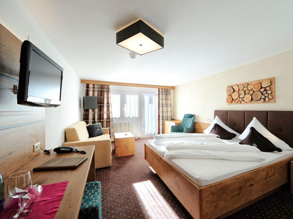 Hotel Röck Garni Fiss Exteriör bild