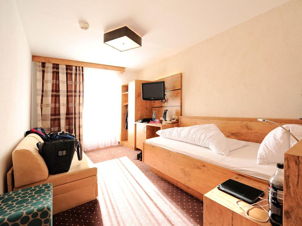 Hotel Röck Garni Fiss Exteriör bild