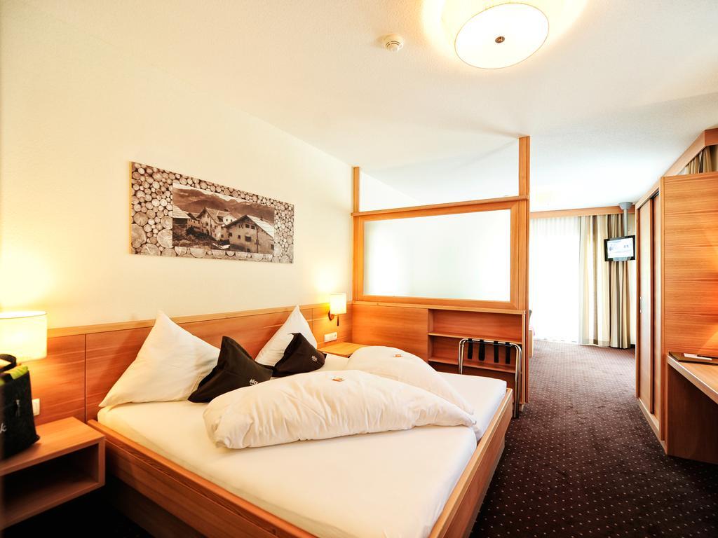 Hotel Röck Garni Fiss Exteriör bild