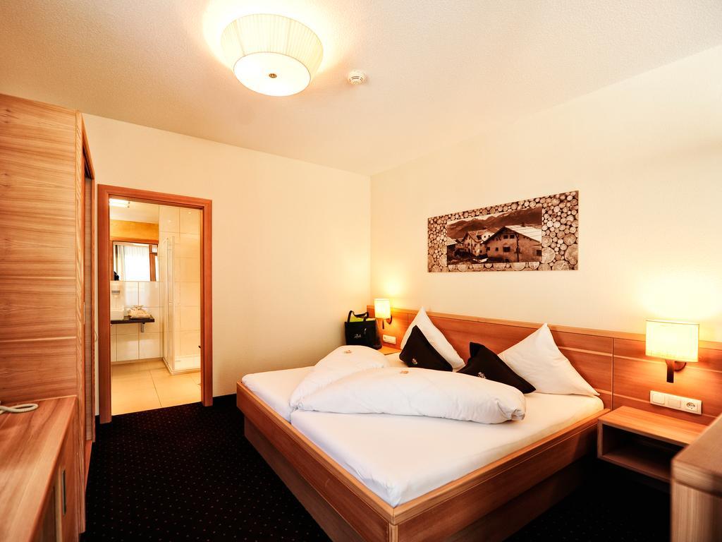 Hotel Röck Garni Fiss Exteriör bild