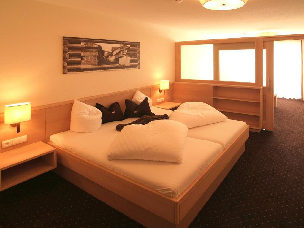 Hotel Röck Garni Fiss Rum bild
