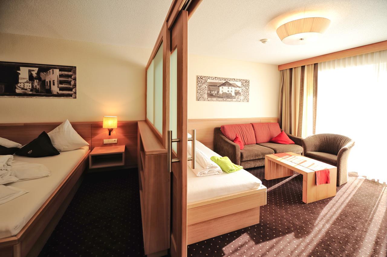 Hotel Röck Garni Fiss Exteriör bild