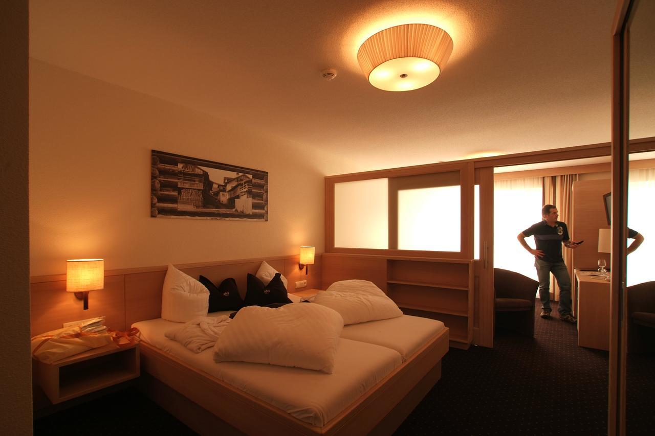 Hotel Röck Garni Fiss Exteriör bild