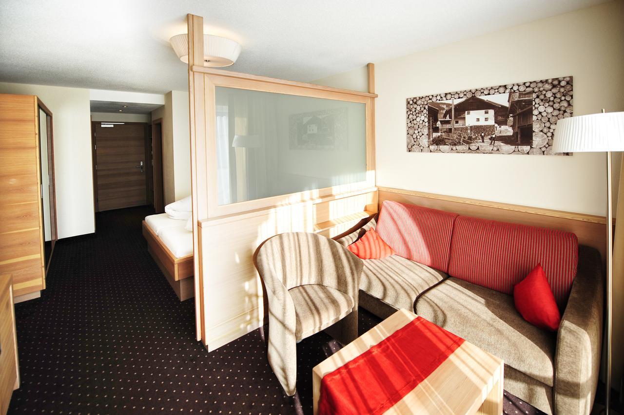 Hotel Röck Garni Fiss Exteriör bild