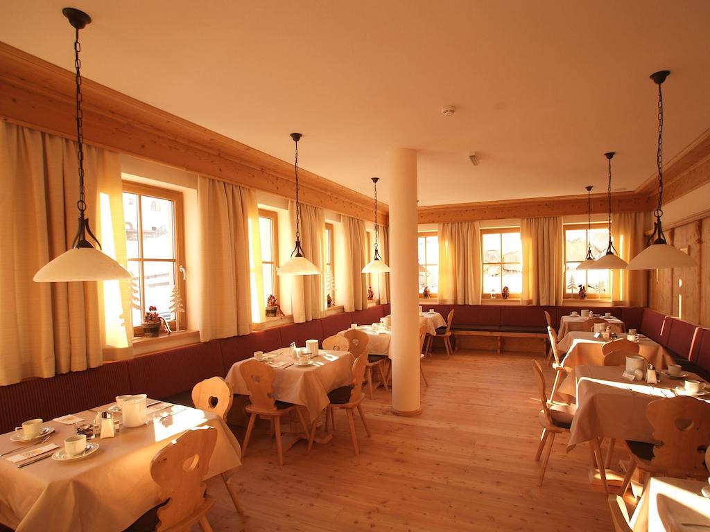 Hotel Röck Garni Fiss Exteriör bild